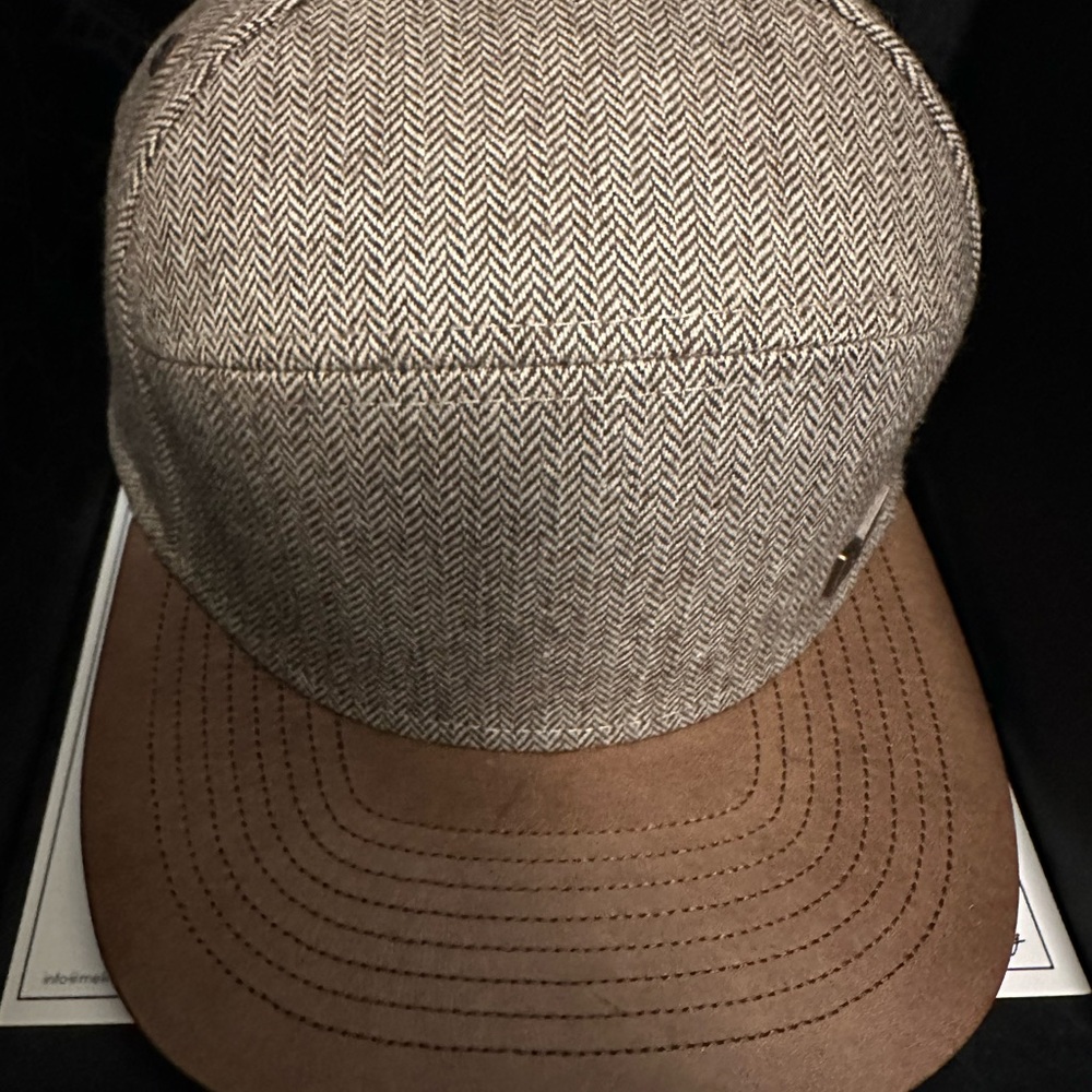 MELIN HERITAGE CAMEL WITH LEATHER STRAP-BACK